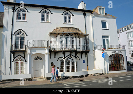 Gebäude an der Esplanade, Sidmouth, Devon. Beach House gilt als das erste Gebäude auf der Esplanade. Stockfoto