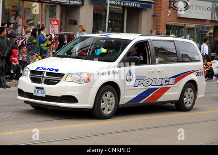 Ein Polizeifahrzeug während einer street Parade in Toronto, Ontario Stockfoto