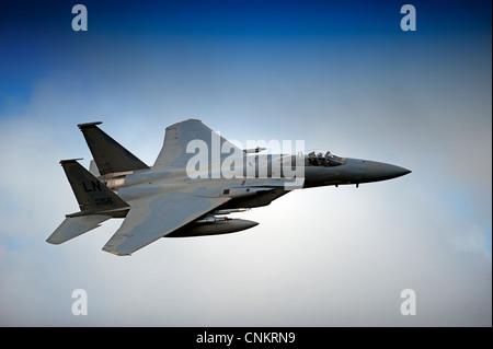 F-15 s niedrigen Niveau in Nord Wales Mach Schleife. Stockfoto