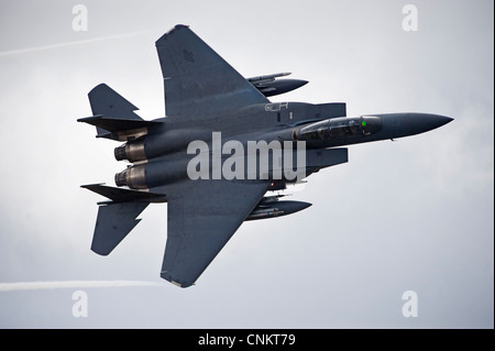 F-15E niedrigen Niveau in Nord Wales Mach Schleife. Stockfoto