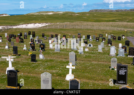 Friedhof auf der Machair bei Allathasdale auf West Küste von Barra in den äußeren Hebriden. Stockfoto