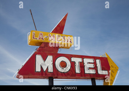 La Mesa Motel-Schild, auf der Route 66, Santa Rosa, New Mexico. Stockfoto