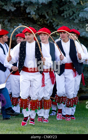 Die Oinkari baskischen Tänzer an der hinteren der Schafe Festival in Hailey, Idaho, USA. Stockfoto