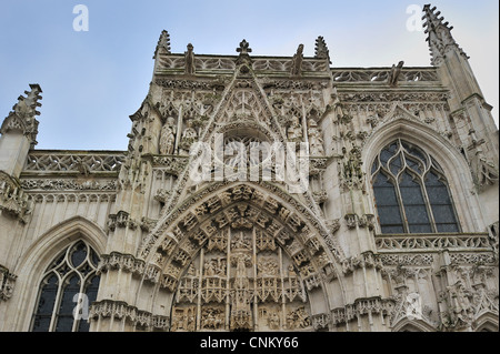 Die Kapelle des Heiligen Geistes / Chapelle du Saint-Esprit zeigt Rosette im Flamboyantstil in der Rue, Picardie, Frankreich Stockfoto