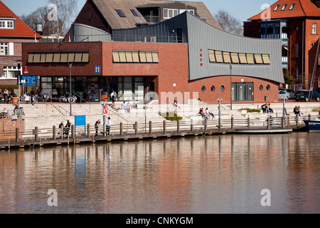 Ludwig-Klopp-Promenade am Hafen in Leer, Ostfriesland, Niedersachsen, Deutschland Stockfoto