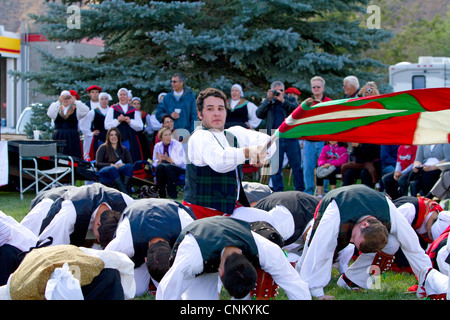 Die Oinkari baskischen Tänzer an der hinteren der Schafe Festival in Hailey, Idaho, USA. Stockfoto