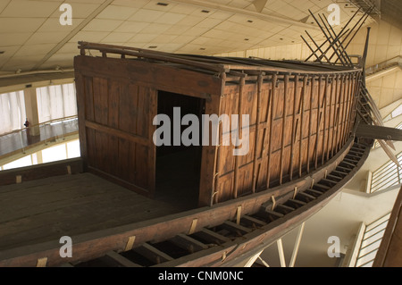 Ägyptische Kunst. Altes Königreich. IV-Dynastie. Die Cheops-Schiff. Aus Zedernholz gebaut. Die Cheops-Boot-Museum. Gizeh. Stockfoto