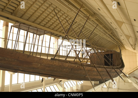 Ägyptische Kunst. Altes Königreich. IV-Dynastie. Die Cheops-Schiff. Aus Zedernholz gebaut. Die Cheops-Boot-Museum. Gizeh. Stockfoto