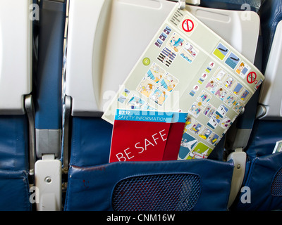 "Werden sicher" Sicherheit Informationsbroschüre Sitztasche Flugzeug. Stockfoto