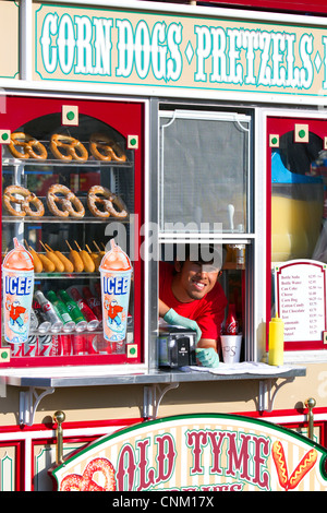 Shop mit Snacks am Pier 39 in San Francisco, Kalifornien, USA. Stockfoto