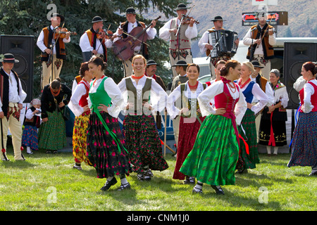 Polnische Highlanders Volkstänzer führen am hinteren der Schafe Festival in Hailey, Idaho, USA. Stockfoto