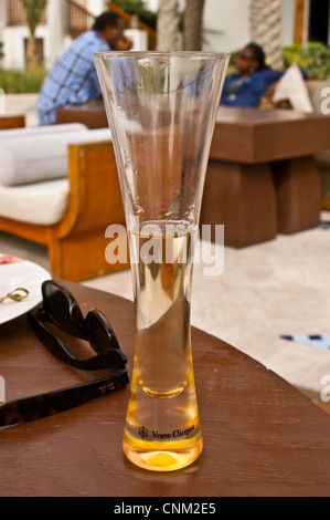 Einem Glas Veuve Clicquot Champagner, freitags-Brunch im Park Hyatt Hotel, Dubai Creek, Dubai, Vereinigte Arabische Emirate Stockfoto