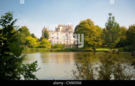 Sherborne Castle in Sherborne, Dorset, im Besitz der Familie Digby. Dieses historische Haus wurde 1594 von Sir Walter Raleigh erbaut. Stockfoto