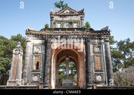 Stele Pavillon Einbeziehung ein Denkmal für Tu Ducs Herrschaft, am Grab des Kaisers Tu Duc, in der Nähe von Hue, Vietnam Stockfoto