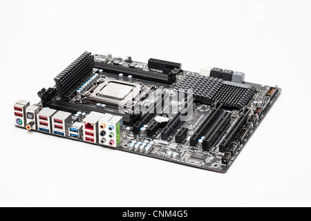 Desktop-Computer Motherboard isoliert auf weißem Hintergrund. Stockfoto