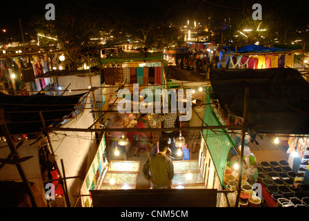 Die berühmten Samstagabend Anjuna Flea Market in Goa, Indien Stockfoto