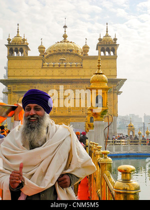 Asien Indien Punjab Amritsar Golden Temple oder Hari Mandir Sikh Pilgern rund um den pool Stockfoto