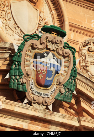 Detailansicht des Wappens über der Tür der St. Pauls Kathedrale in Mdina, Malta, Europa Stockfoto