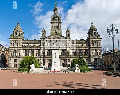 Glasgow City Chambers in George Square Glasgow Schottland mit Ehrenmal an der Vorderseite Stockfoto