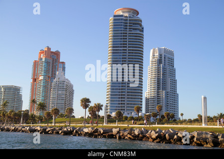 Miami Beach Florida, Biscayne Bay, Government Cut, South Pointe Park, Point, Hochhaus, Wohngebäude, Skyline der Stadt, Portofino, Continuum, South Pointe Stockfoto