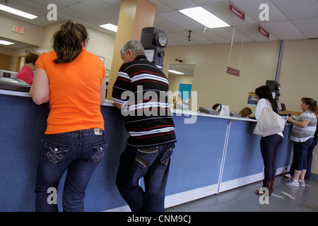 Miami Florida, Department of Highway Safety & Motor Vehicles, Driver License Service Center, Counter, Renewal, Reactivation, Hispanic Latin Latino Ethnic im Stockfoto