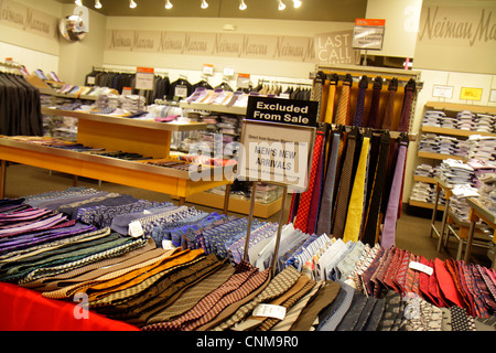 Miami Florida, Sweetwater, Dolphin Mall, Neiman Marcus, Last Call Clearance Center, Center, man's, Men's, Ties, Vitrine Verkauf, Luxus, FL120311383 Stockfoto