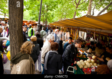 Sonntag Morgen Markt in Place De La Bastille in Paris Frankreich Stockfoto