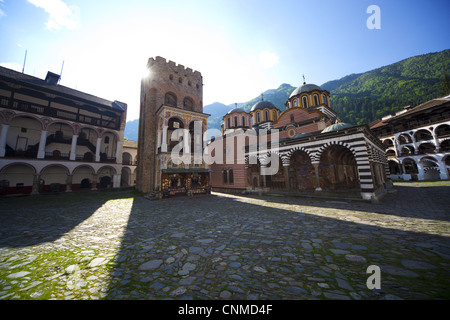 Hof, Kirche des Nativity, Rila-Gebirge, Bulgarien, Europa Stockfoto