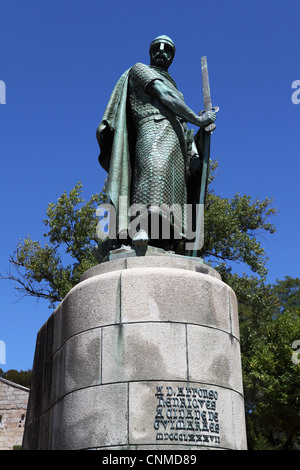 Denkmal für das 12. Jahrhundert portugiesischen König Afonso Henriques, bekannt als Afonso I, in Guimaraes, Minho, Portugal, Europa Stockfoto