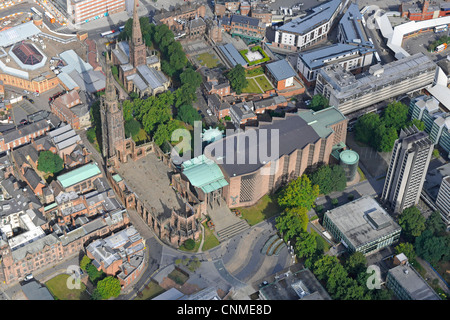 Die Luftaufnahme zeigt die zerstörten Kathedrale von Coventry und das neue. Stockfoto