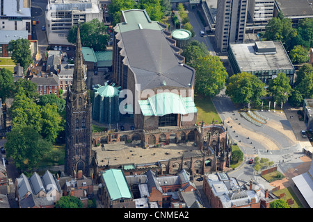 Die Luftaufnahme zeigt die zerstörten Kathedrale von Coventry und das neue. Stockfoto