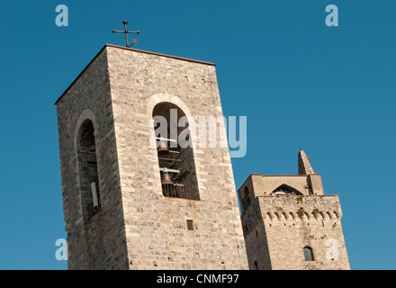 Glockenturm der Collegiata di Santa Maria Assunta Church und Torre Grossa Turm, San Gimignano, Toskana (Toscana), Italien Stockfoto