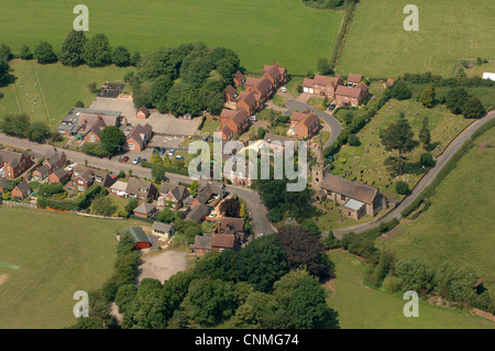 Eine Luftaufnahme der Kirche Eaton in Staffordshire England Uk Stockfoto