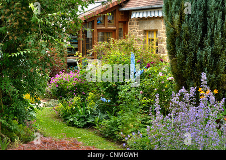 Private Garten - Herr & Mme Fleury, offen für die Öffentlichkeit im Juni (La Ferté Macé, Orne, Normandie, Frankreich). Stockfoto