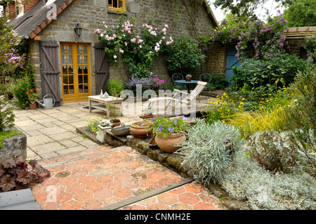 Private Garten - Herr & Mme Fleury, offen für die Öffentlichkeit im Juni (La Ferté Macé, Orne, Normandie, Frankreich). Stockfoto