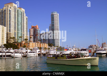 Miami Beach Florida, Biscayne Bay, Miami Beach, Marina, Hochhaus, Wohngebäude, Skyline der Stadt, Yacht Club, Murano, Portofino, Biscayne Xpress Wassersteuer Stockfoto