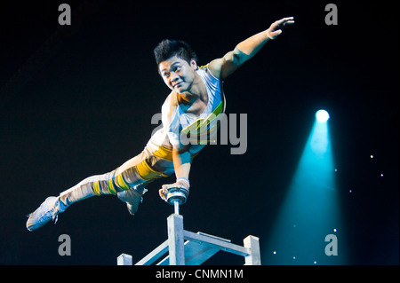 Eines der Handlungen auf atemberaubende akrobatische Chaoyang Theater in Peking. Stockfoto