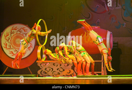 Eines der Handlungen auf atemberaubende akrobatische Chaoyang Theater in Peking. Stockfoto