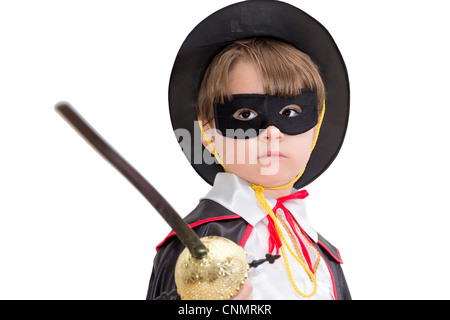 Junge mit Karnevalskostüm. Kleine Kämpfe Zorro. Stockfoto