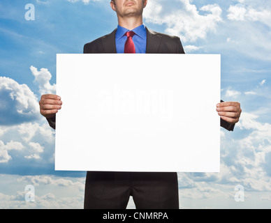 Geschäftsmann Holding leere Karte Stockfoto