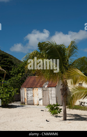 Alte rostige Schuppen auf der Küste von Philipsburg, Sint Maarten, Westindien Stockfoto