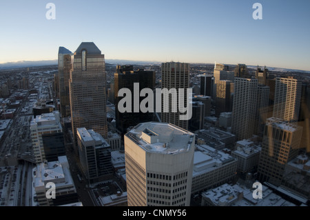 Blick auf Schnee bedeckt Stadt von Beobachtung Turm, Calgary, Calgary, Alberta, Kanada Stockfoto