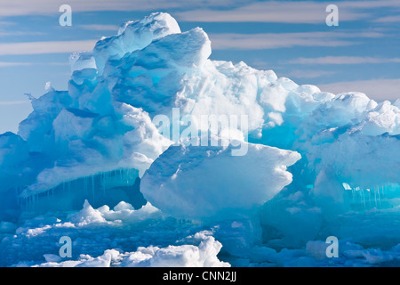 Gletscher der Antarktis mit Hohlräumen. Schönen Winter Hintergrund. Stockfoto