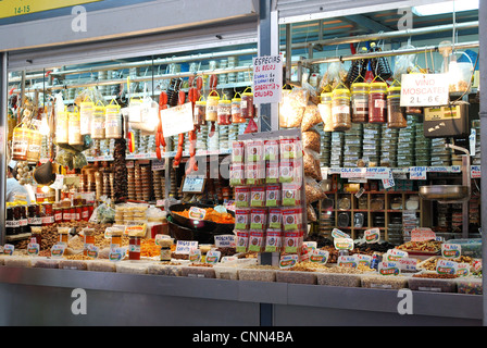 Snack-Stand in der Markthalle (Mercado de Atarazanas), Malaga, Costa Del Sol, Provinz Malaga, Andalusien, Spanien, Europa. Stockfoto