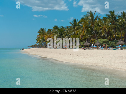 Der Strand vor Hotel La Pirogue am Wolmar, südlich von Flic En Flac an der Westküste von Mauritius Stockfoto