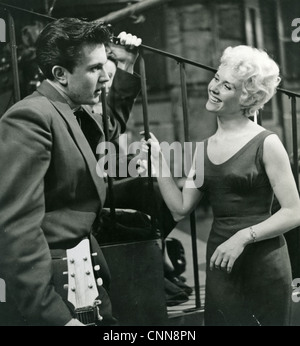 TERRY DENE UK-Pop-Sängerin mit der Schauspielerin Vera Day im Jahre 1958 Stockfoto