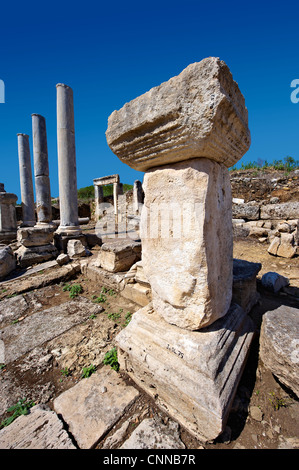 Ruinen der römischen Säulen Straße Geschäfte & Geschäften gesäumt war. Archäologische Stätte Perge (Perga), Türkei Stockfoto