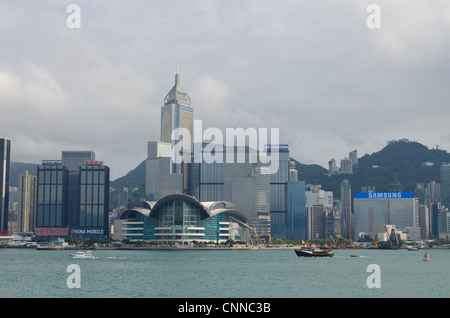 Blick auf den Victoria Hafen von Kowloon Seite, Hong Kong, China Stockfoto