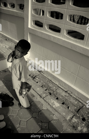 muslimische Jungen gonna Gebete, Moschee, muslim Jamaat, Koh Samui, thailand Stockfoto