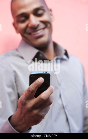 Mann am Handy Stockfoto